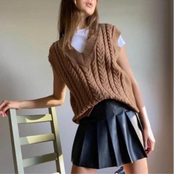 Aritzia Sunday Best Winston Vest- Oversized Cable Knit Sweater Vest- Size Small - Picture 11 of 15